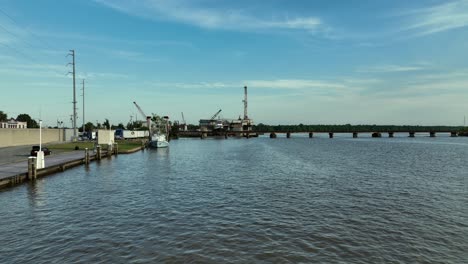 Luftaufnahme-Des-Flusses-Atchafalaya-In-Der-Nähe-Von-Morgan-City,-Louisiana