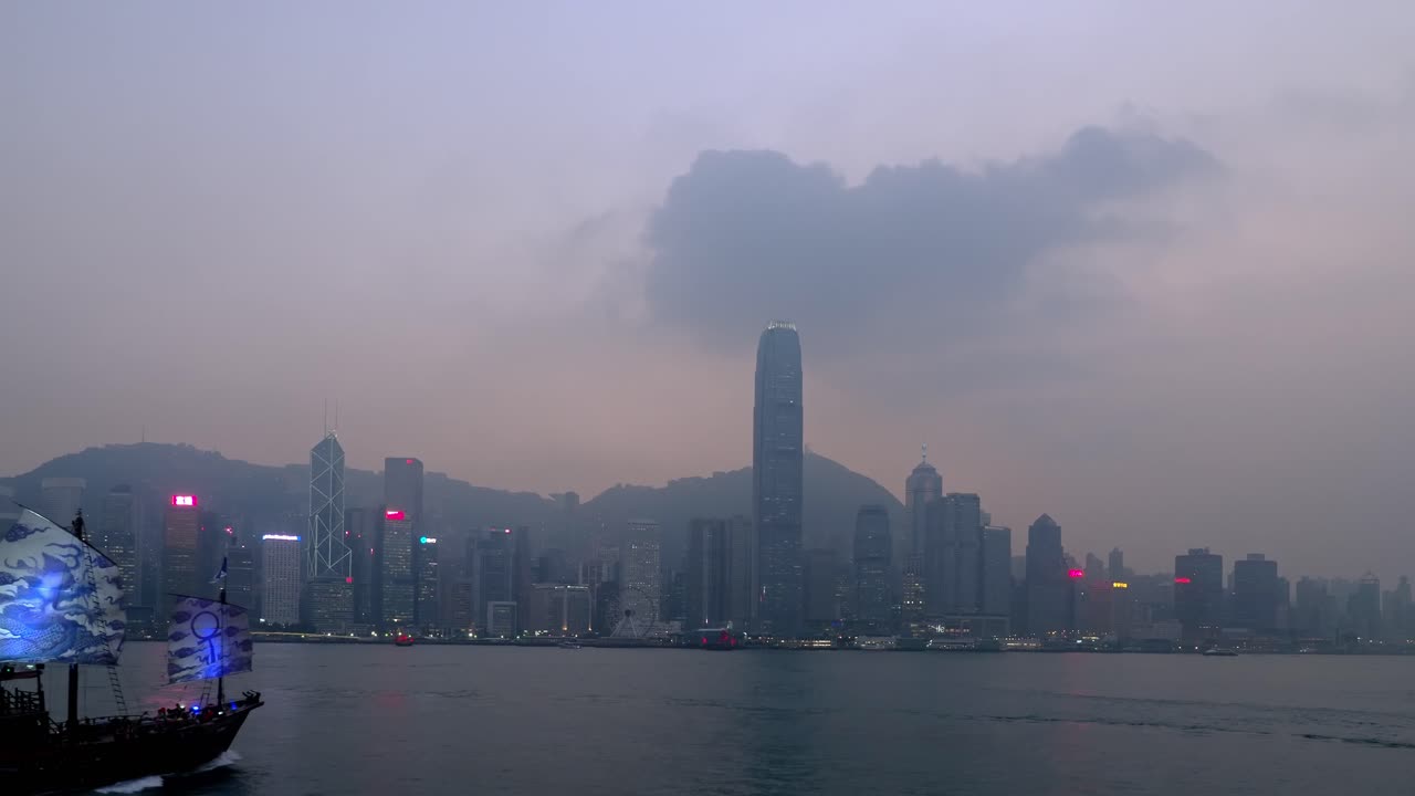 isla de hong kong al anochecer