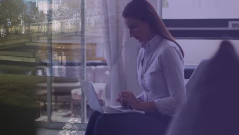 animación de una mujer de negocios caucásica en la oficina sobre el paisaje urbano