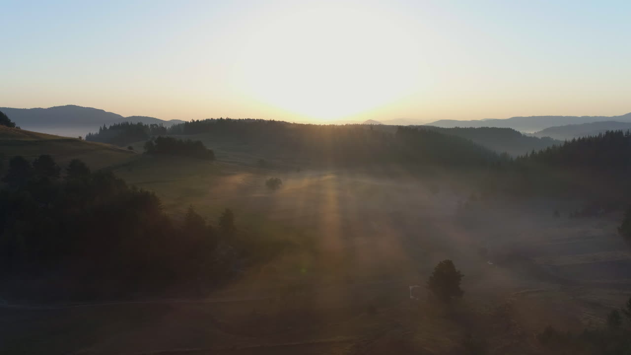 mañana en las montañas, lagos, sol