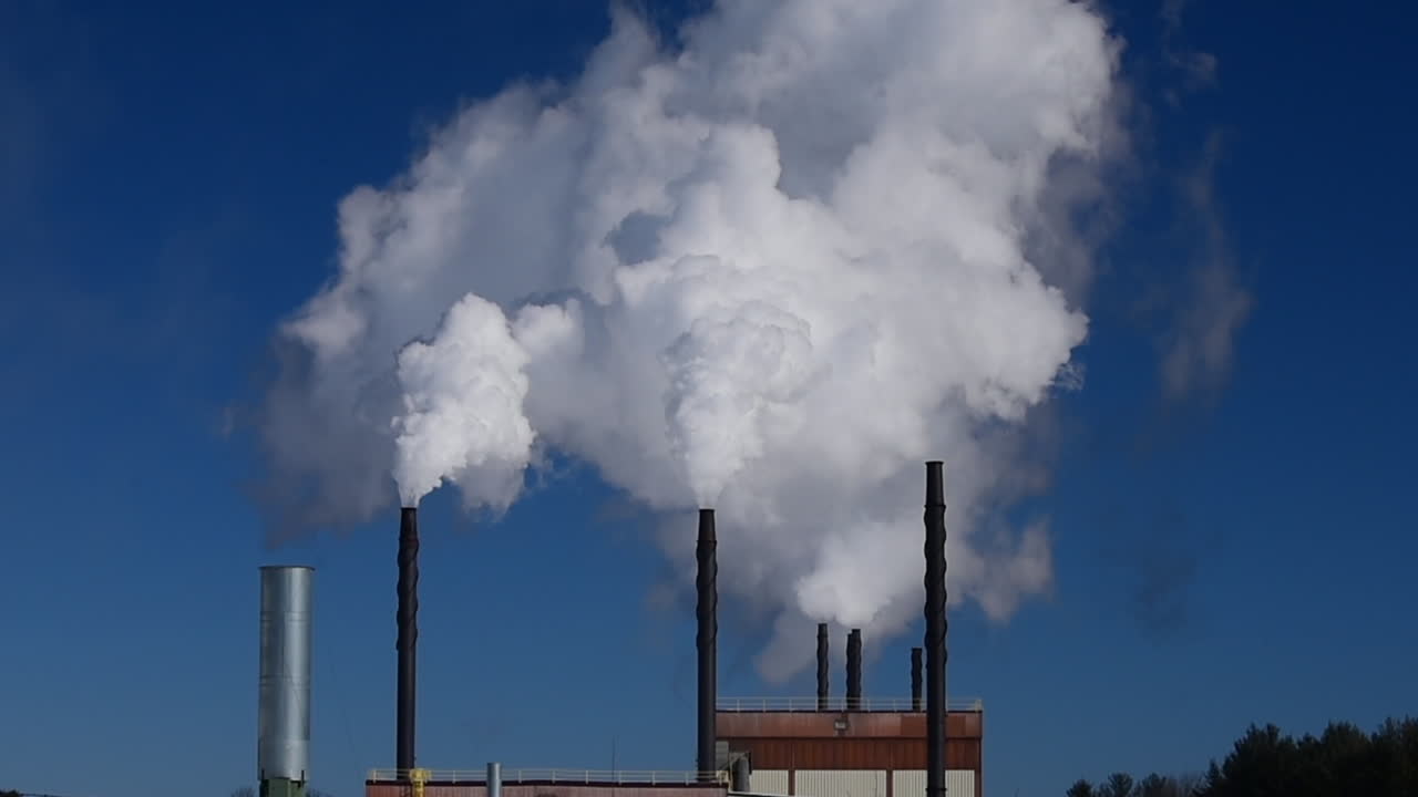 배기 타워 넓은 시야에서 뿜어져 나오는 증기