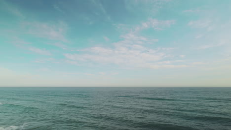 Ocean-waves-with-scattered-clouds-on-the-background