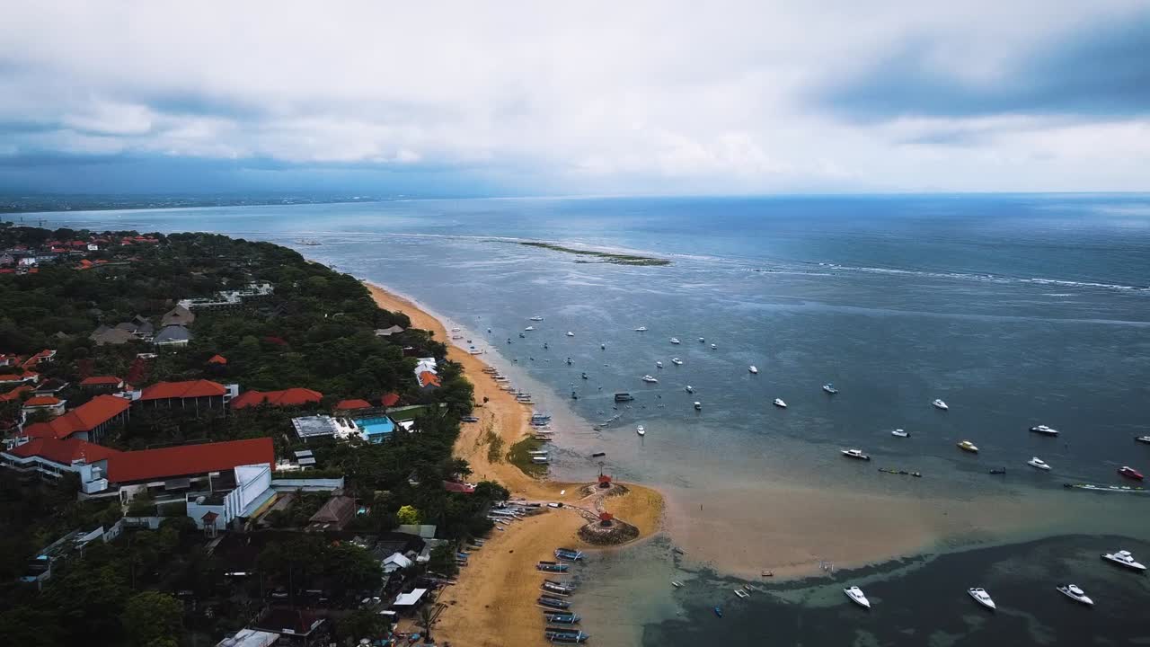 hermosas imágenes de drones de la playa de sanur en bali