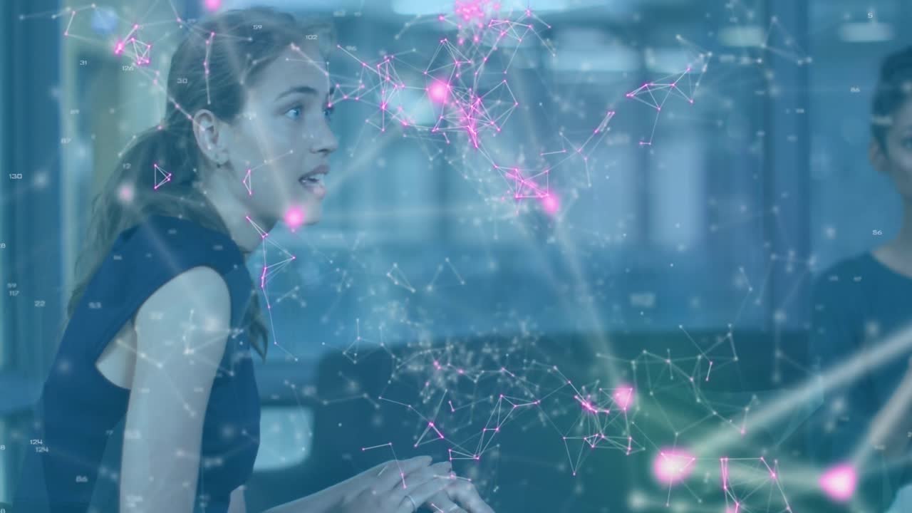 animación del código qr sobre diversas personas de negocios que se reúnen en la oficina