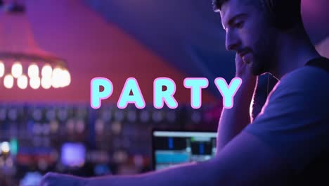 animación de la fiesta sobre el dj masculino caucásico