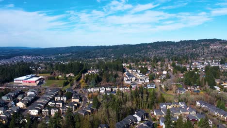 toma aérea de drones de 4k con vista a portland, casas suburbanas de oregon