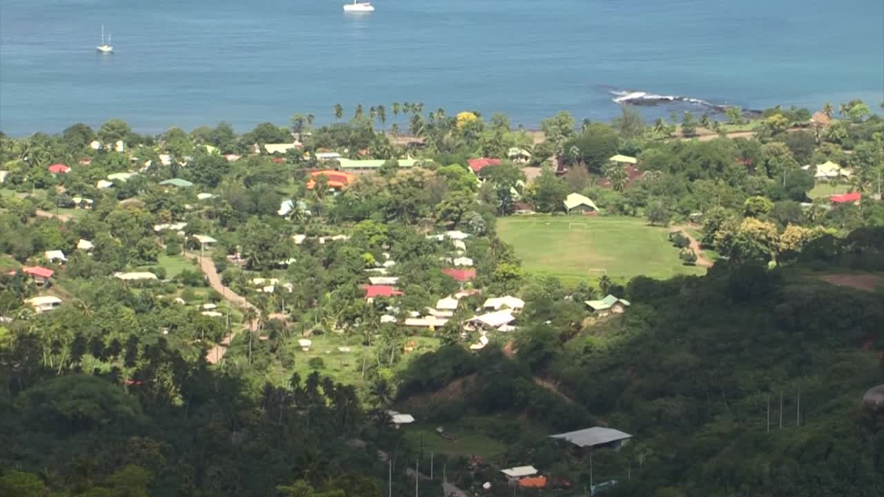 vista de la bahía de taiohae, nuku hiva, islas marquesas, polinesia francesa