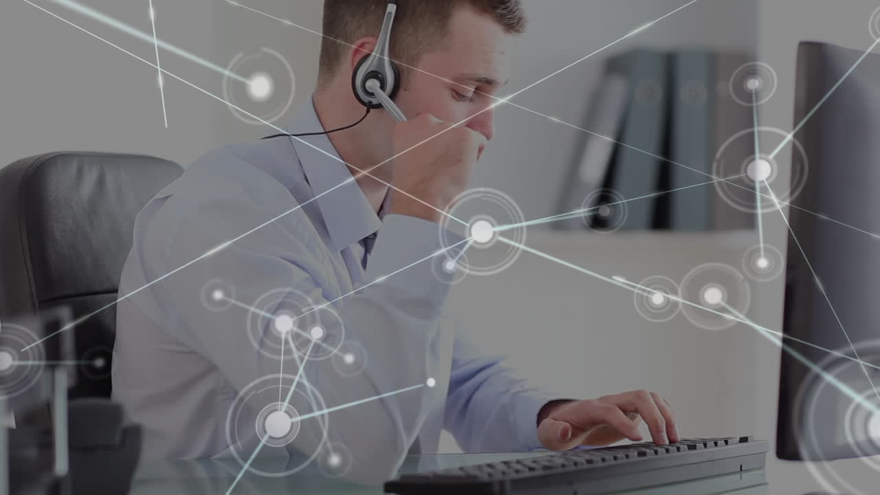 Animazione di rete di connessioni su uomo d'affari caucasico che indossa un auricolare telefonico
