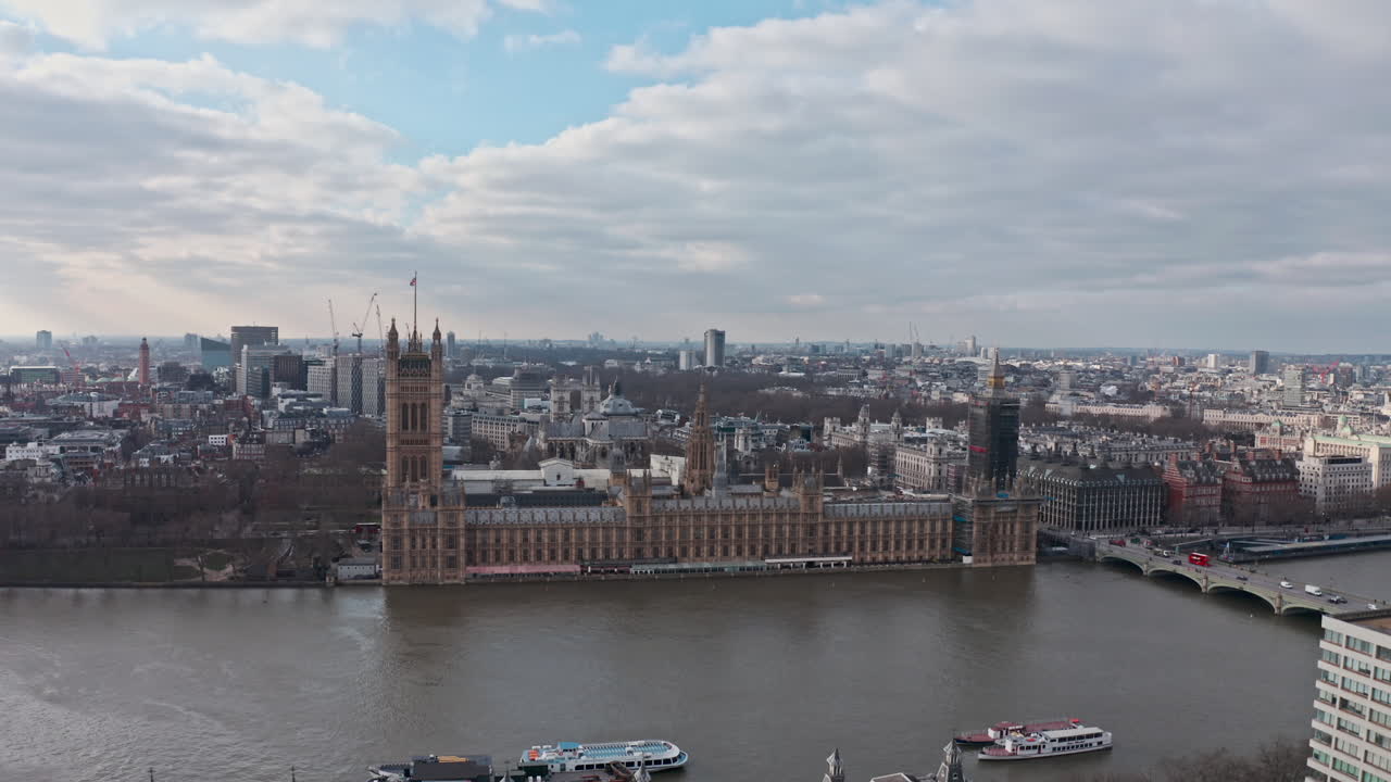 런던 웨스트민스터 국회의사당 주변을 돌고 있는 공중 드론