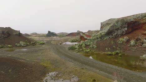 Luftaufnahme-Von-Raudholar-Kratern,-Den-Roten-Hügeln,-Geologischen-Formationen-Vulkanischen-Geländes,-Island