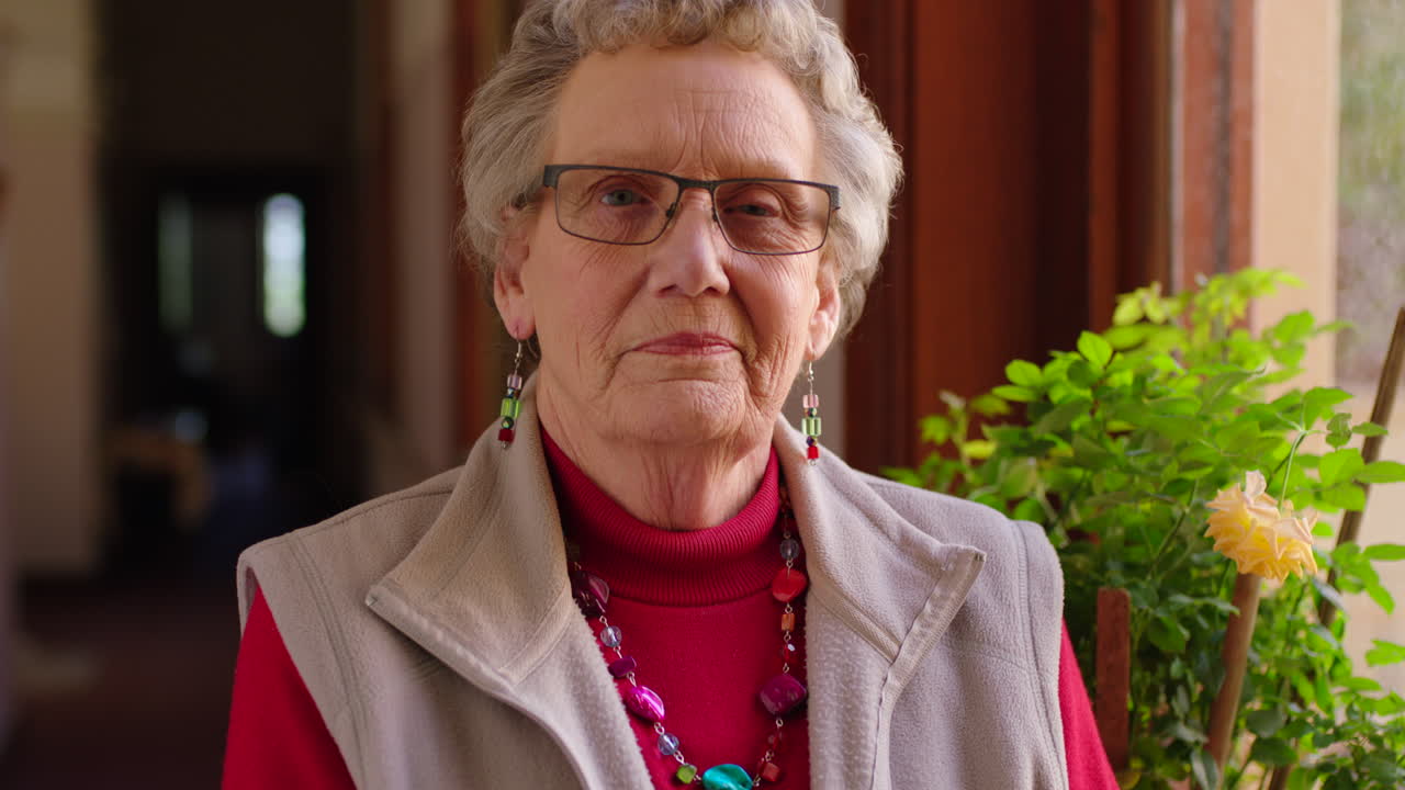 Pensione, donna caucasica