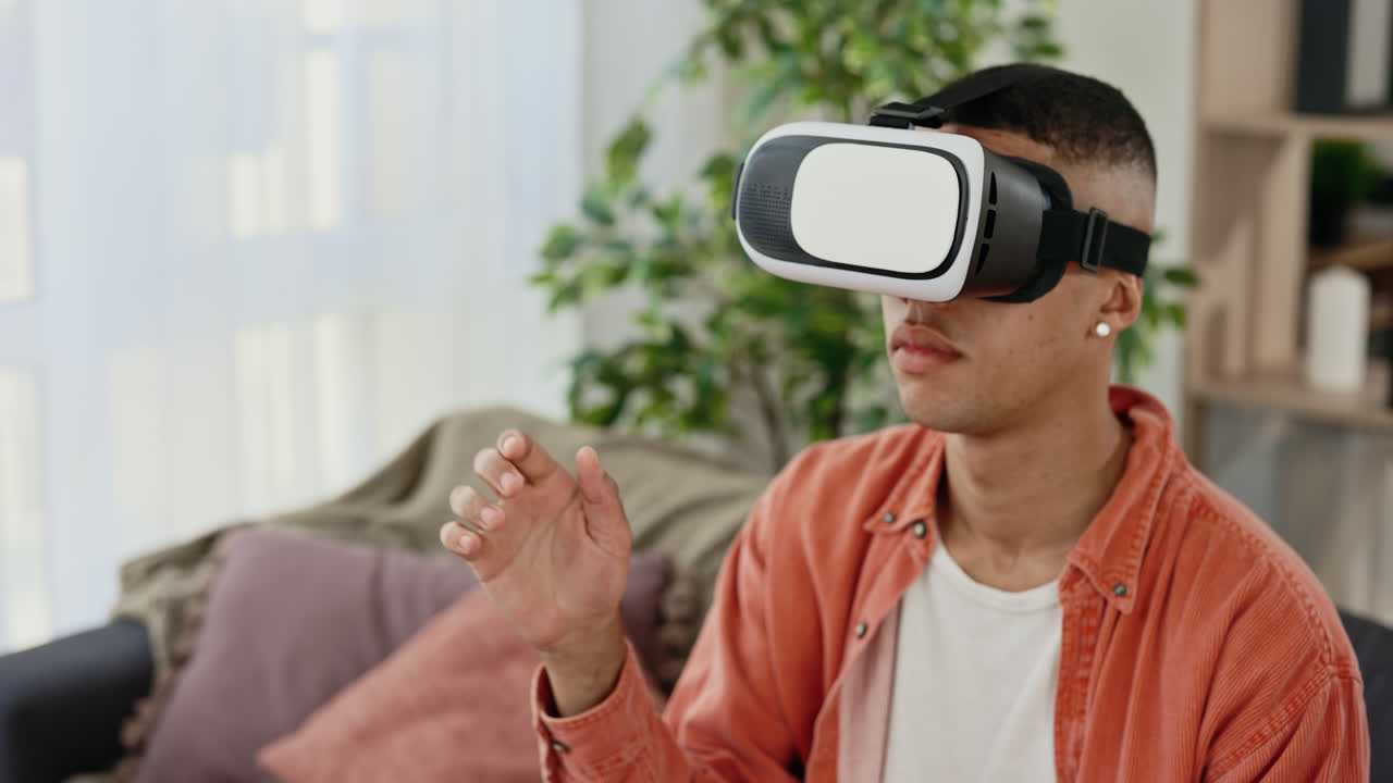 hombre usando auriculares vr