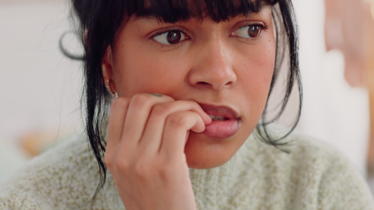 스트레스, 불안과 그녀의 침실에있는 여성의 두려움