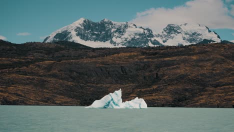 Distant-View-Of-Iceberg-On-Lake-Argentino,-Los-Glaciares-National-Park,-Santa-Cruz-Province,-Patagonia,-Argentina