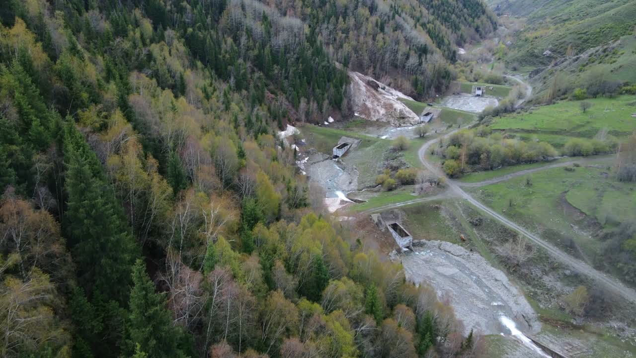 강과 산이 있는 풍경