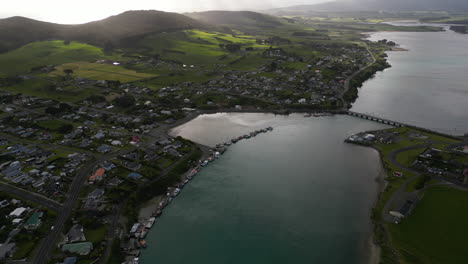 hermoso destino de viaje en nueva zelanda, ciudad de riverton desde arriba