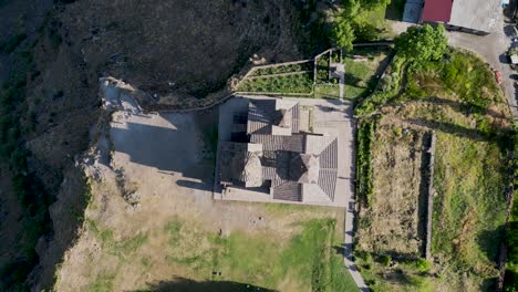 vídeo de drones de alta definición de 4k de la hermosa iglesia de saghmosavank, armenia