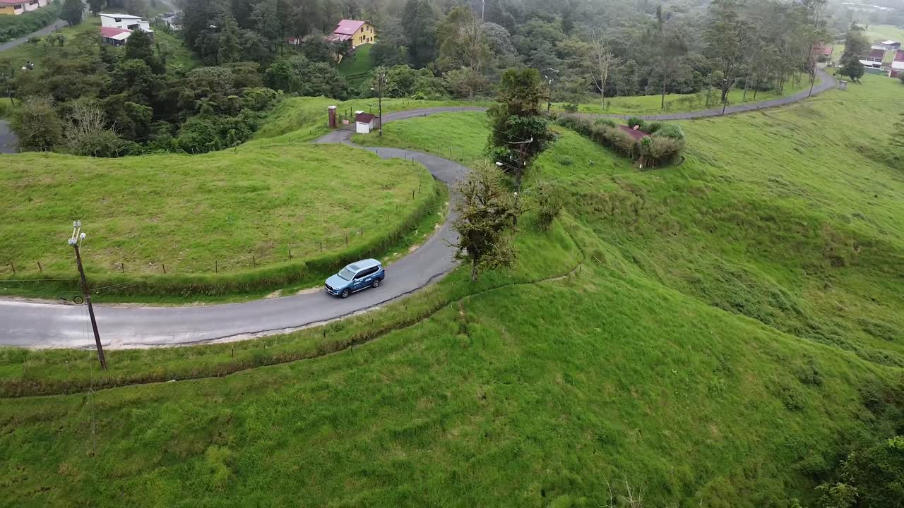 현대 suv, 항공 비디오, 드론으로 산을 가로질러 운전