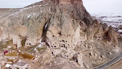 antiguos túneles de la ciudadela de montaña