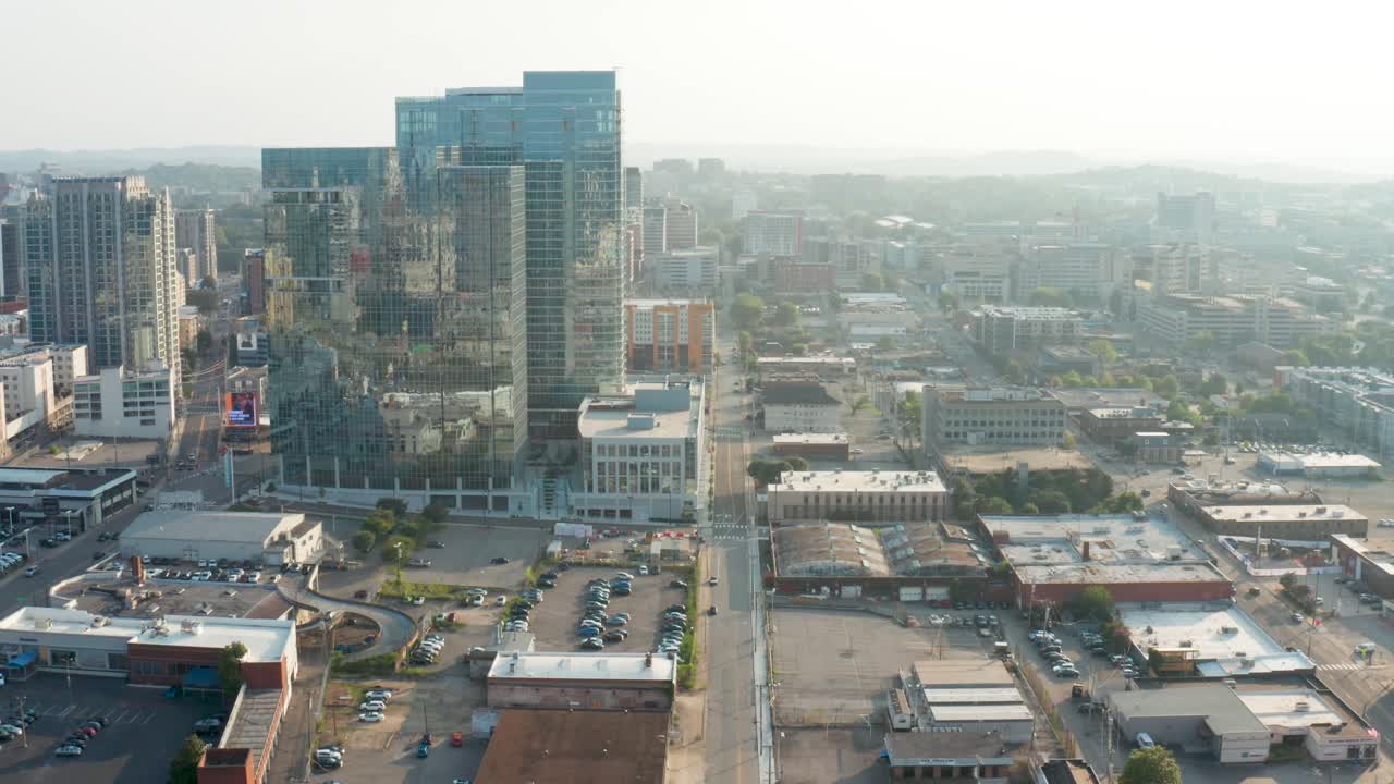 contaminación del aire, humo, niebla en verano, día caluroso y húmedo