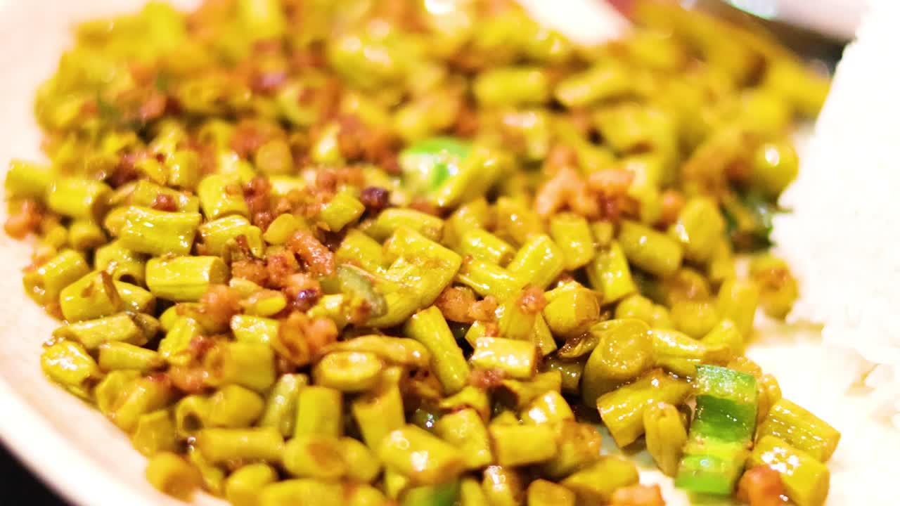 돼지고기 와 콩 을 은 맛 있는 김