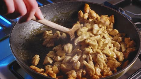 Hähnchenbrustfleisch-In-Einer-Pfanne-Braten