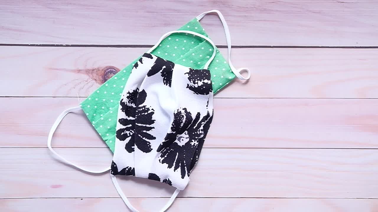 세련된 손으로 만든 얼굴 마스크