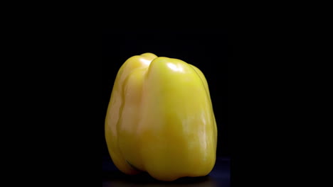 Yellow-Bell-pepper,-studio-shot