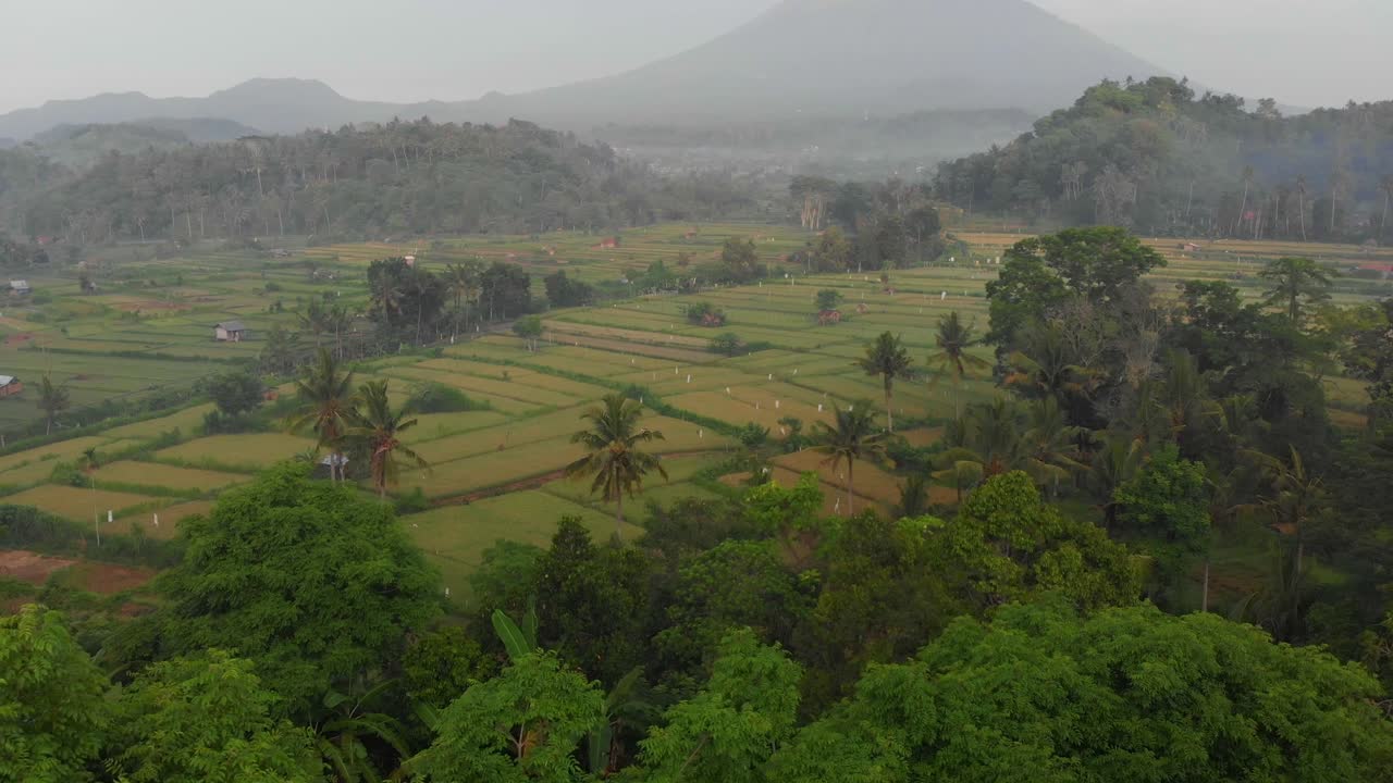 Mies Bukit Cintalla Agungin kanssa, Karangasem, Bali, Indonesia
