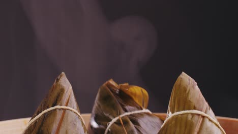 steaming zongzi