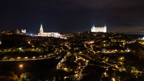timelapse panorámico de la ciudad imperial de toledo durante la noche