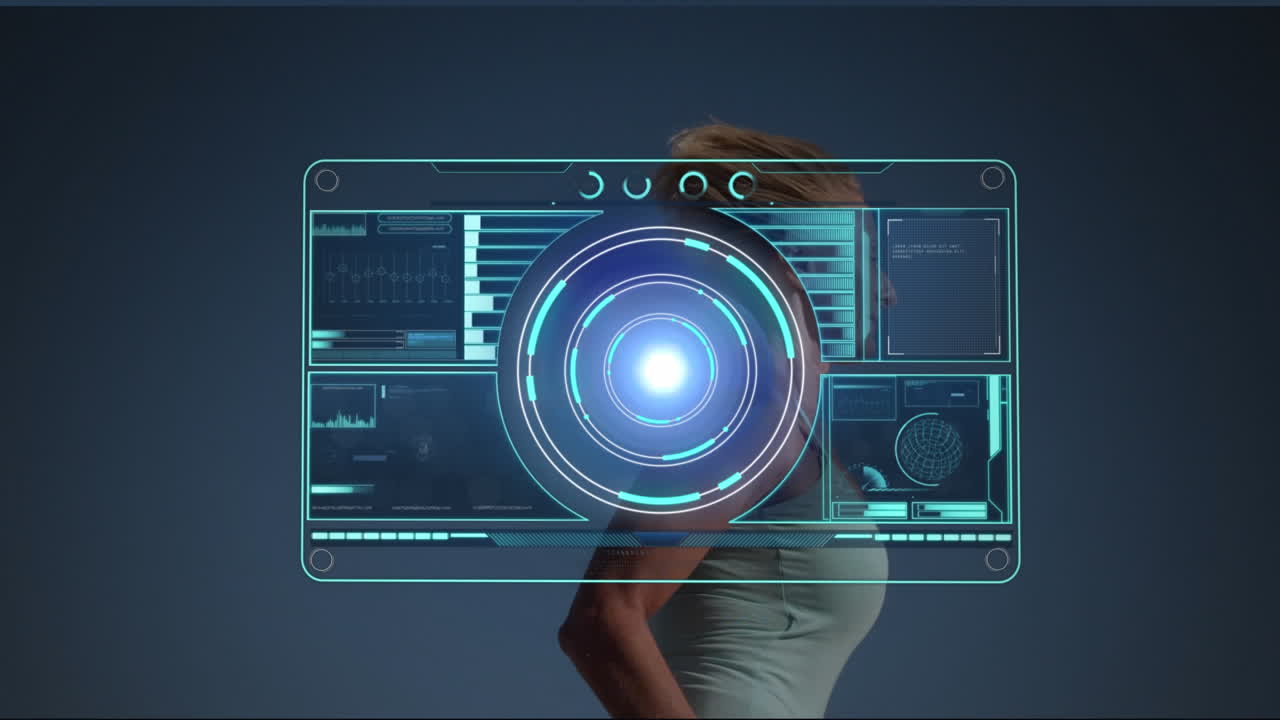 여성이 달리는 스캐닝과 데이터 처리의 애니메이션