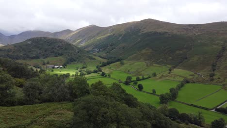 Drone-De-Tierras-De-Cultivo-Kirkstone-Pass-Distrito-De-Los-Lagos-Cumbria-Reino-Unido-4k