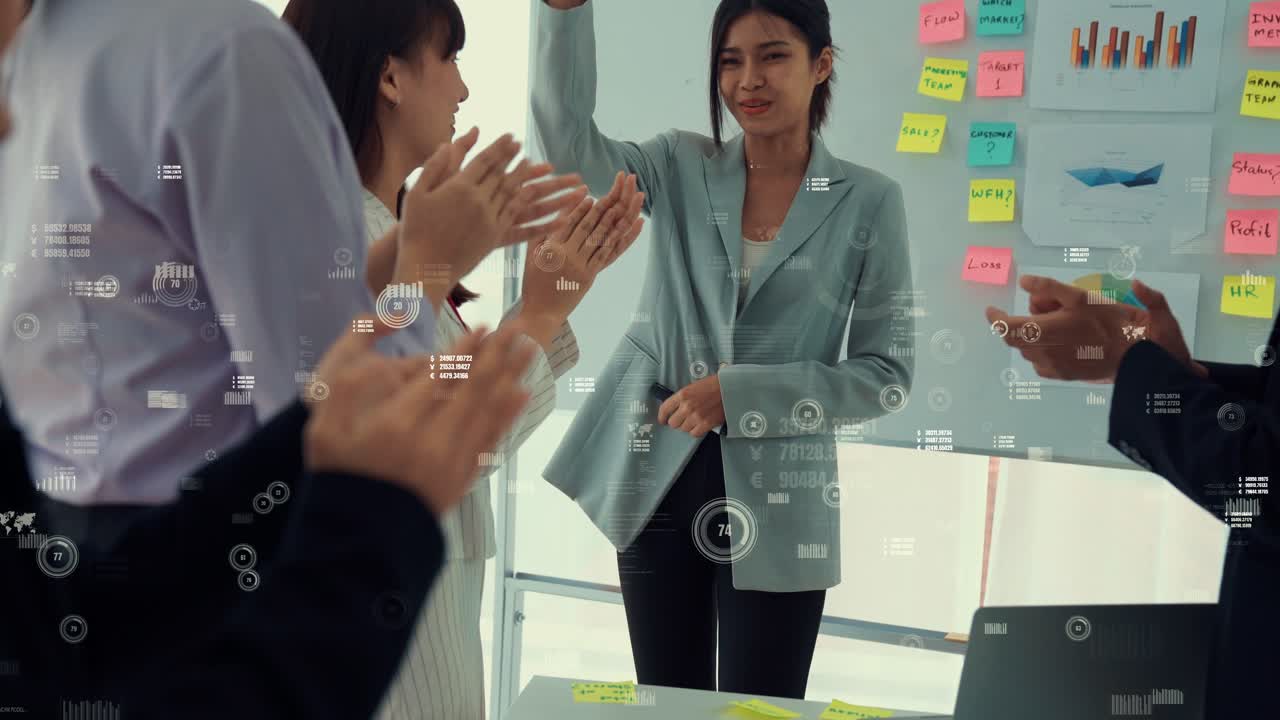 기업 직원 회의에서 비전 그래픽과 함께 비즈니스 사람들