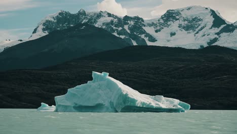 scenic view of floating icebergs in lago argentino at el calafate, patagonia, argentina