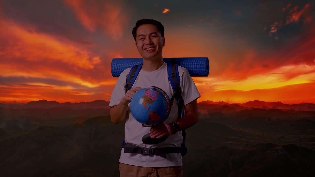 해가 지는 동안 지구를 들고 여행하는 사람