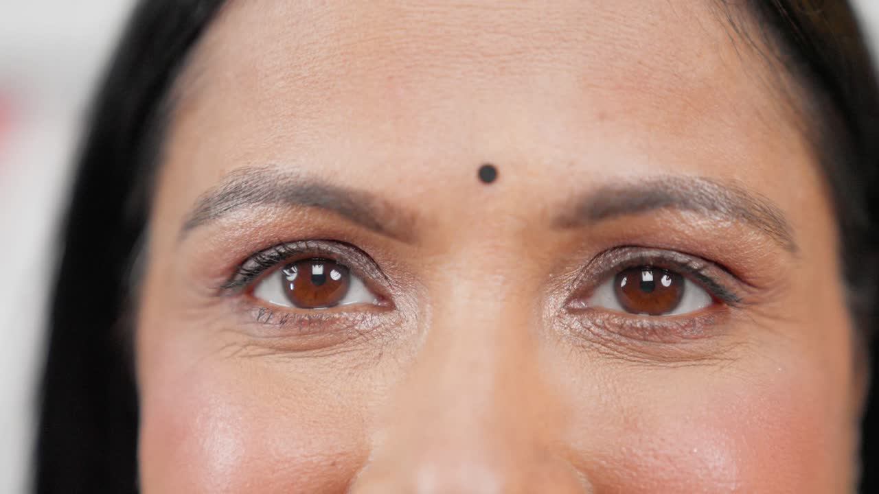 Close up of woman eyes