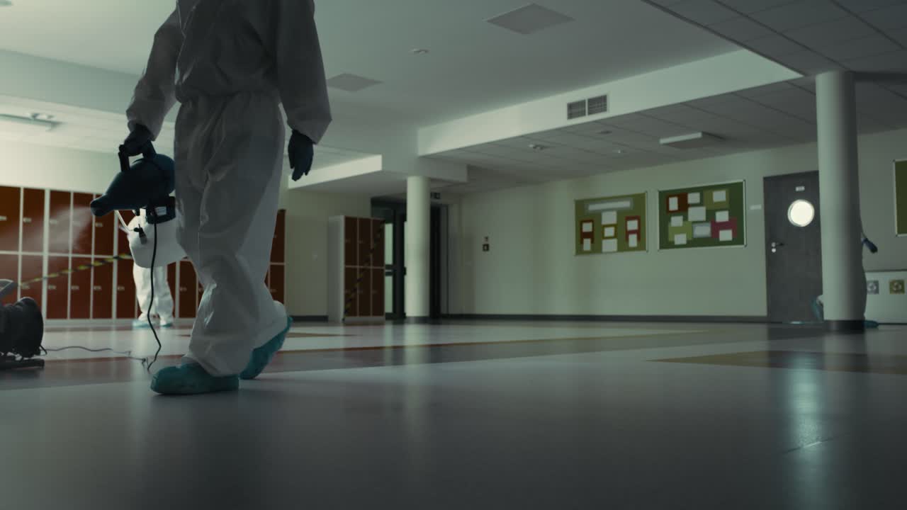 video estático del saneamiento del pasillo del edificio