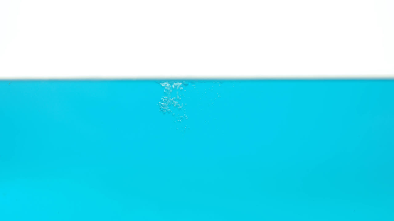 ⁇ 색 배경에 물 거품 4k