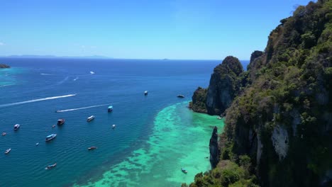 Türkis-Blau-Meer-Klippen-Felsen-Insel-Hügel-Strand