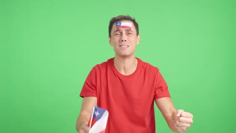 man cheering for chile during a match that is lost