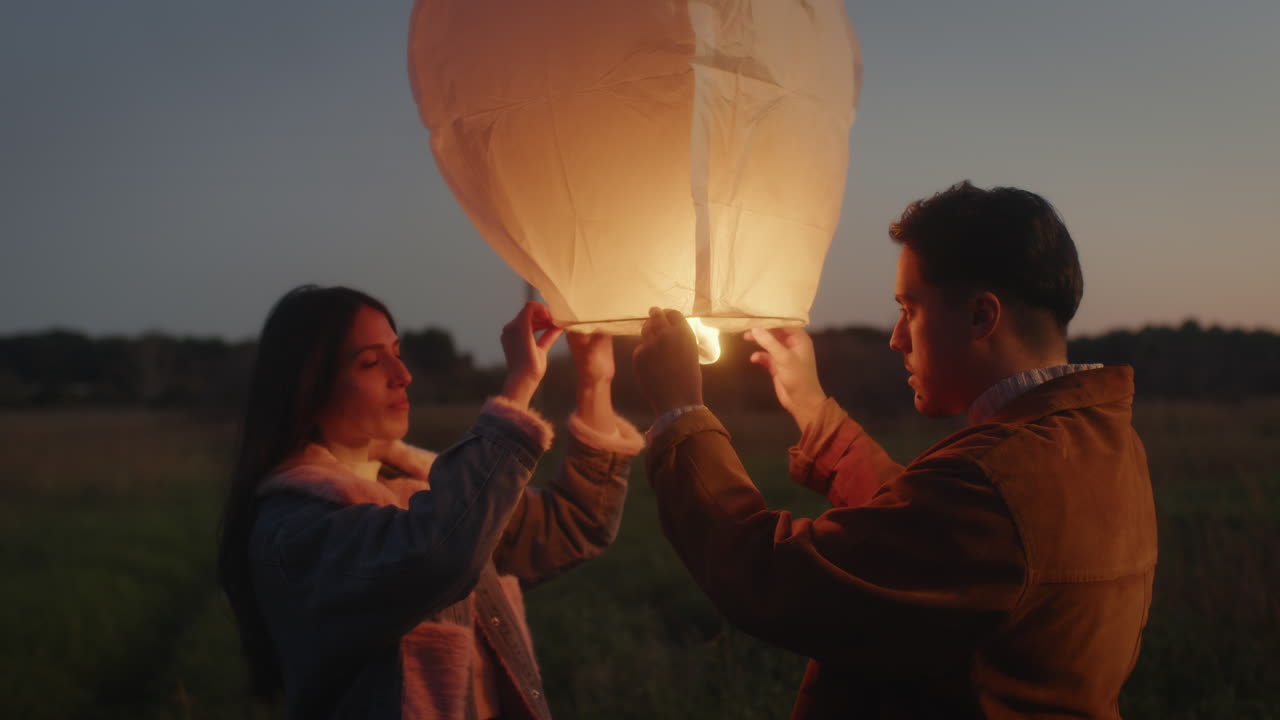 새해에 중국의 등불을 켜는 것