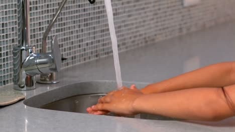 Little-girl-washing-her-hands