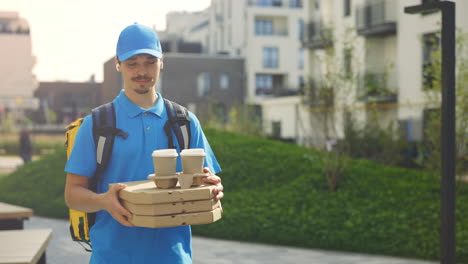 el repartidor de pizzas.