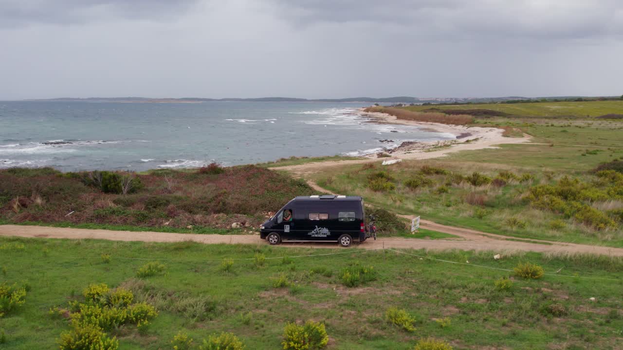 Aventura off-road junto ao mar de Medulin, Croácia