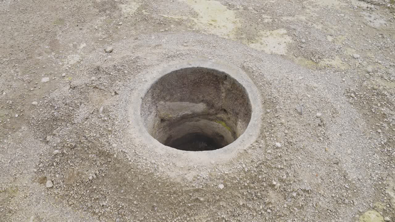 Azores Traditional Cozido: Geyser Hole in Lagoa das Furnas, S&atilde;o Miguel