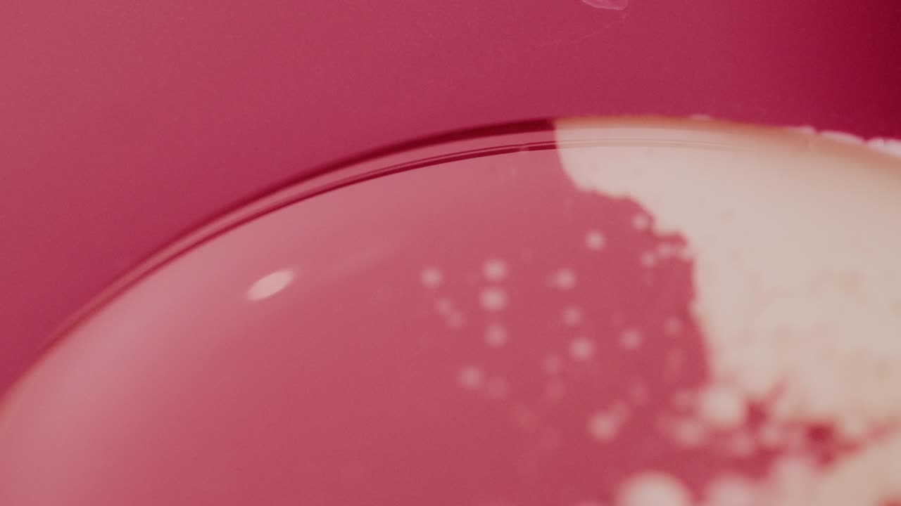 superficie líquida roja lisa