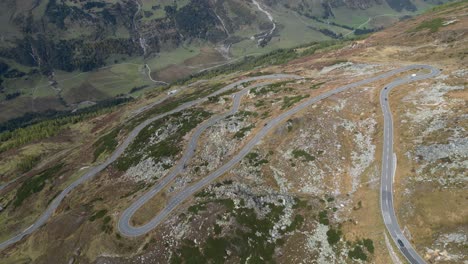 Paso-De-Montaña-Alpina-De-Grossglockner-Y-Carretera-Con-Curvas-Cerradas-En-Los-Alpes-De-Austria---Antena-4k