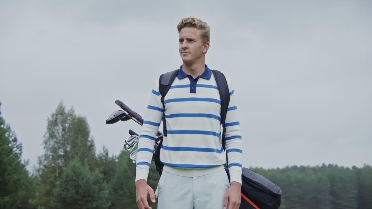 골프를 하는 남자