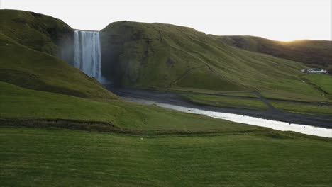 Toma-De-Drone-De-La-Cascada-De-Skogafoss